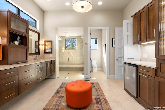 full bathroom featuring baseboards, toilet, vanity, a walk in shower, and recessed lighting