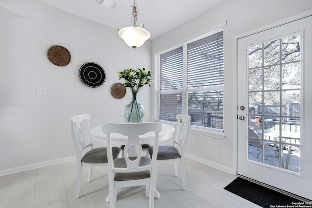 dining space with visible vents and baseboards