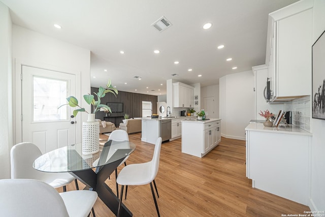 dining area featuring light wood finished floors, visible vents, and recessed lighting