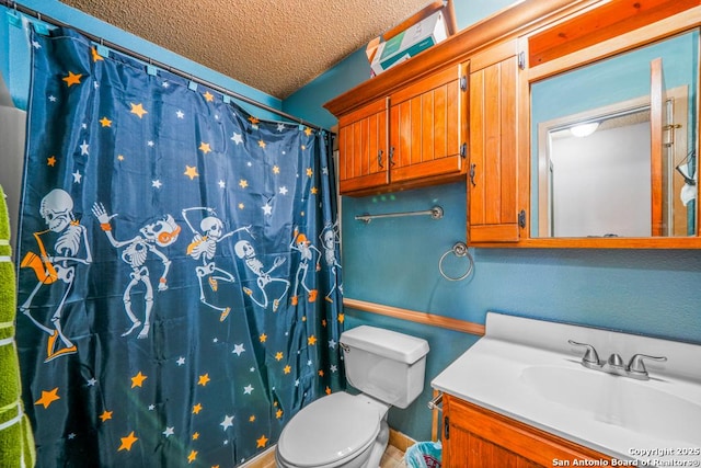 bathroom featuring a textured ceiling, a shower with shower curtain, vanity, and toilet