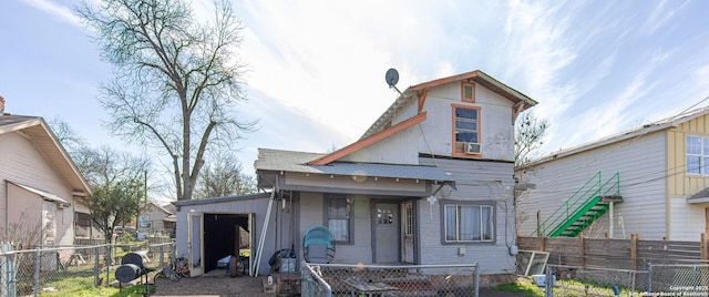 view of front of property with a fenced front yard