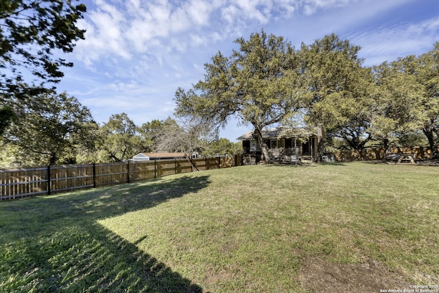 view of yard featuring a fenced backyard