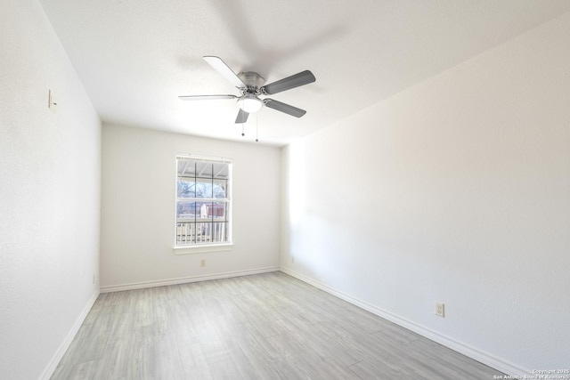 unfurnished room featuring light wood-style floors, baseboards, and a ceiling fan