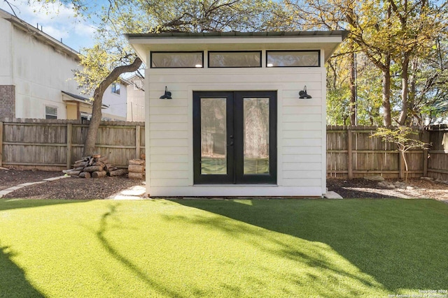 view of outdoor structure featuring a fenced backyard and an outdoor structure