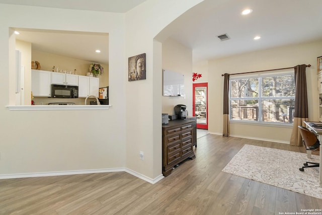 office area featuring recessed lighting, wood finished floors, visible vents, and baseboards