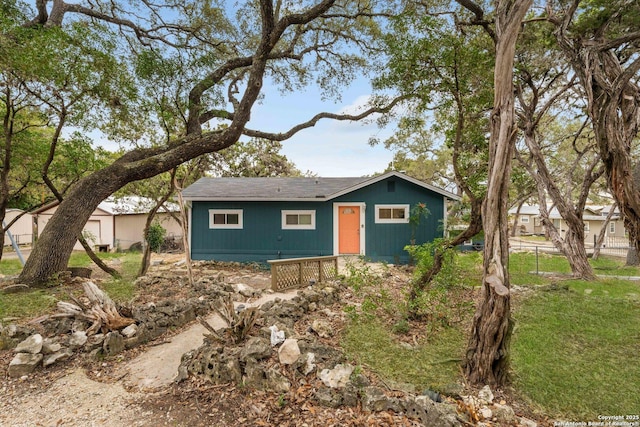 ranch-style home with a front lawn