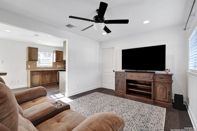 living area with recessed lighting, dark wood-type flooring, a ceiling fan, visible vents, and baseboards