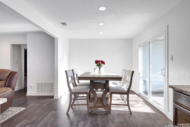 dining room featuring dark wood-style floors, baseboards, visible vents, and recessed lighting