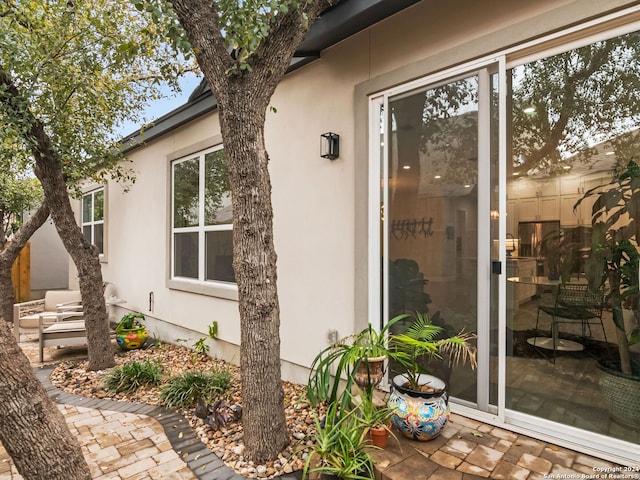 view of exterior entry with stucco siding