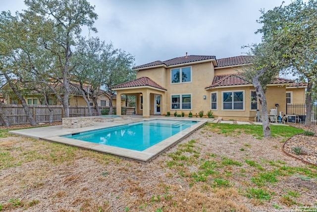 view of pool featuring a fenced backyard, a jacuzzi, a fenced in pool, and a patio