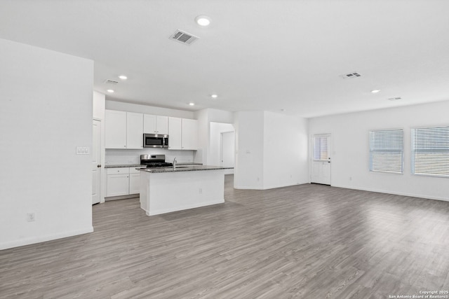 kitchen featuring open floor plan, stainless steel appliances, and visible vents