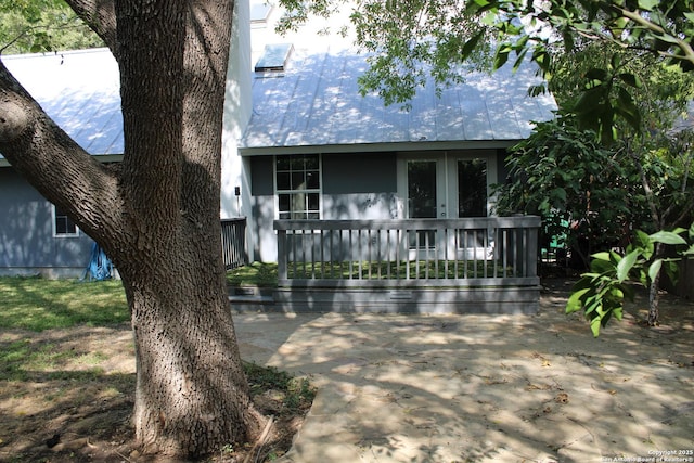 view of front of home featuring a wooden deck