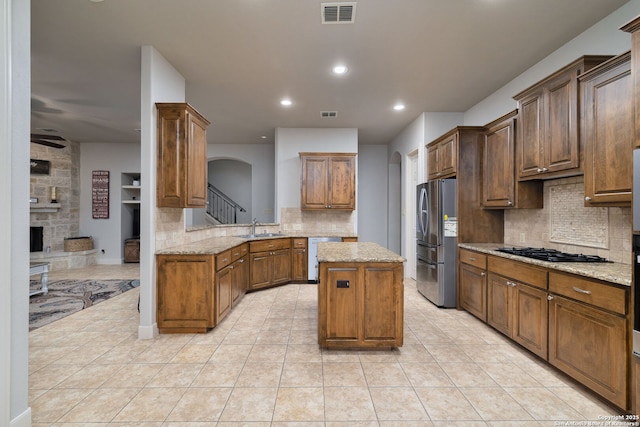 kitchen featuring black gas stovetop, a sink, visible vents, freestanding refrigerator, and dishwasher