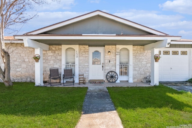 view of front of home featuring covered porch, a front lawn, and a garage