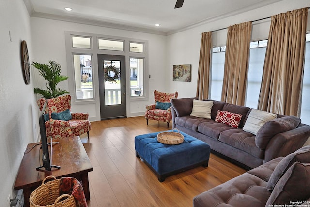 living area featuring wood-type flooring, a ceiling fan, crown molding, and recessed lighting