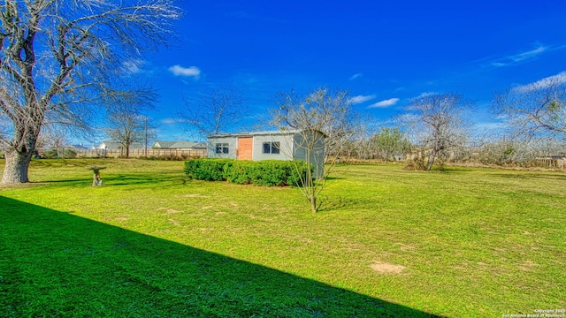 view of yard with an outdoor structure