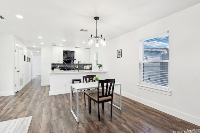 dining area with recessed lighting, visible vents, dark wood finished floors, and baseboards