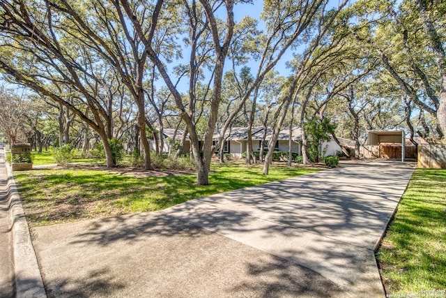 view of front facade with driveway and a front lawn