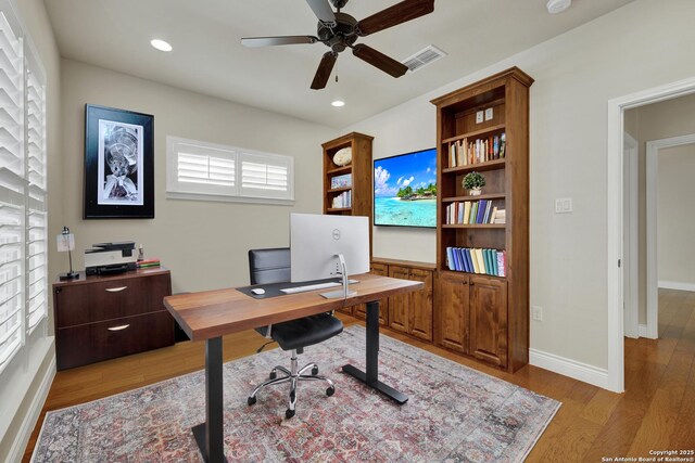 948 Hudson, New Braunfels, TX 78130 - office area featuring light wood-type flooring, baseboards, visible vents, and recessed lighting