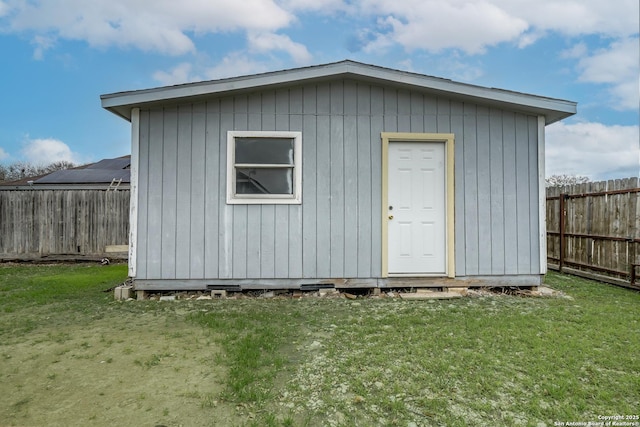 view of outbuilding featuring an outdoor structure and a fenced backyard