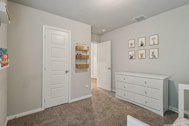 bedroom with carpet floors, baseboards, visible vents, and a textured ceiling