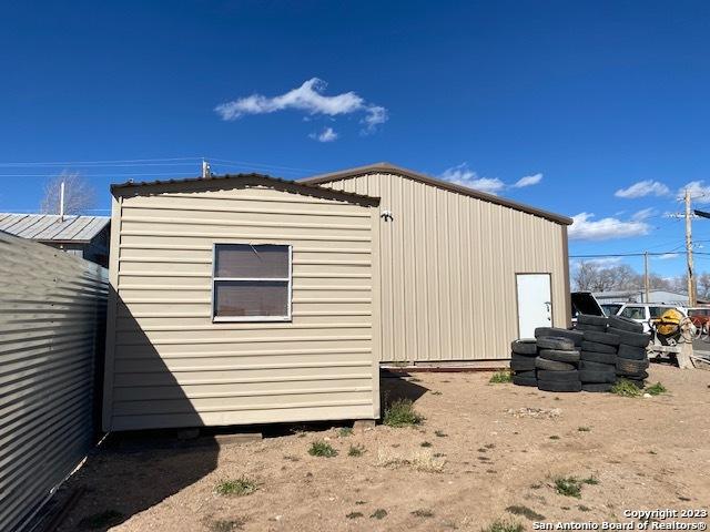 view of outdoor structure with an outdoor structure