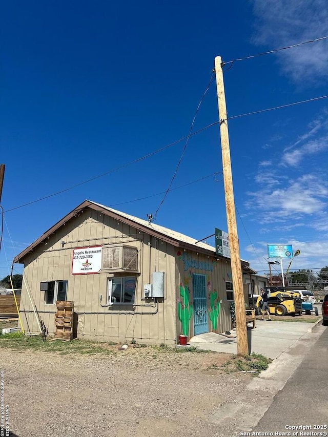 view of front of house