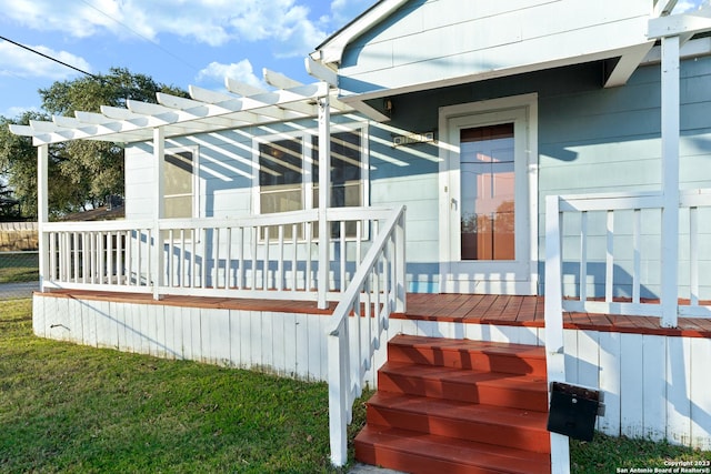 entrance to property featuring a porch