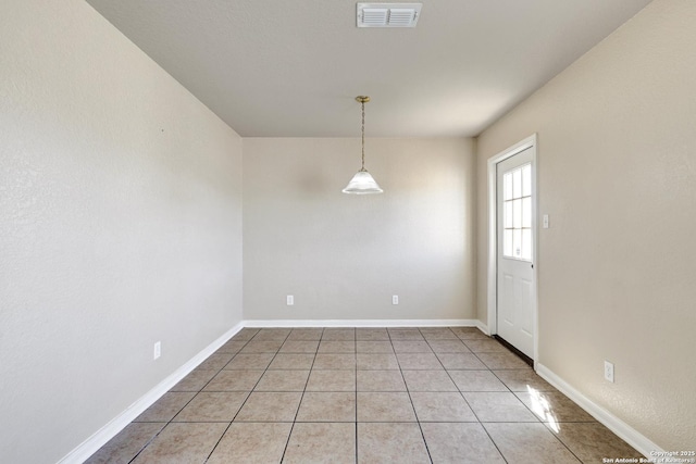 unfurnished room with visible vents, baseboards, and light tile patterned floors