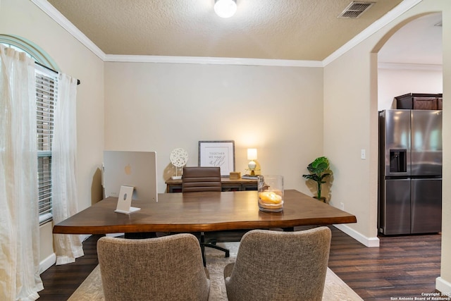 dining room featuring visible vents, arched walkways, dark wood-style floors, ornamental molding, and a textured ceiling