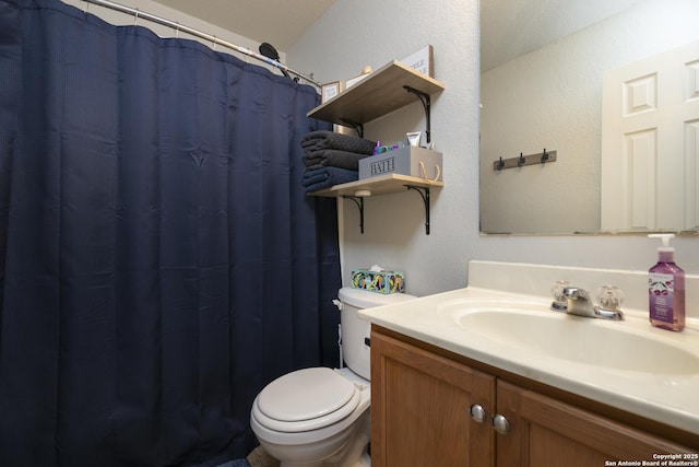 full bath with a shower with curtain, vanity, and toilet