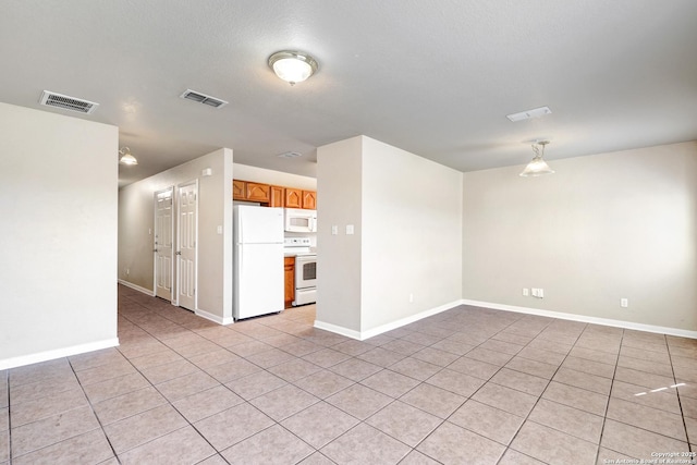 unfurnished room with visible vents, baseboards, and light tile patterned floors