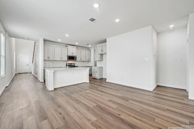kitchen featuring light countertops, stainless steel appliances, visible vents, and recessed lighting