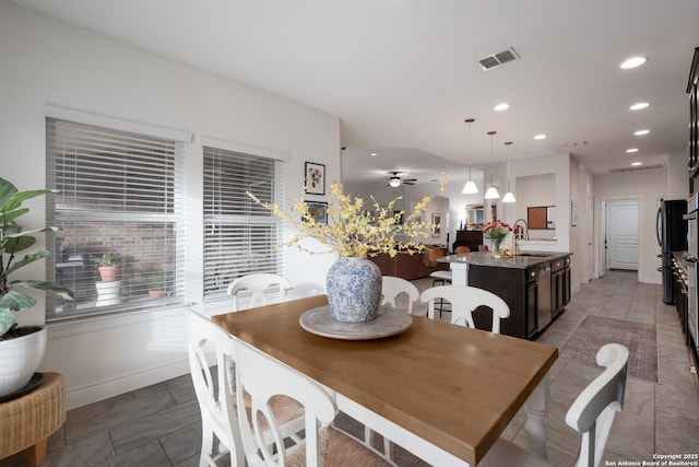 dining space with recessed lighting, visible vents, ceiling fan, and baseboards