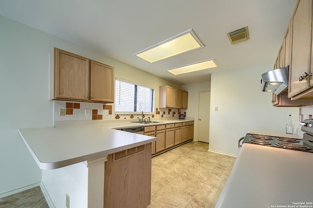 kitchen with range hood, visible vents, electric range oven, a sink, and a peninsula