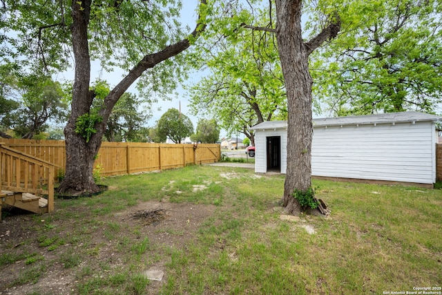view of yard featuring a fenced backyard and an outdoor structure