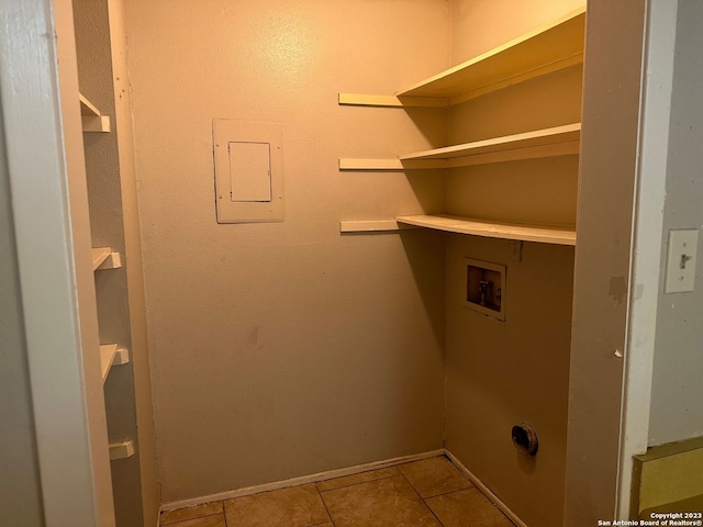 laundry area with hookup for a washing machine, tile patterned flooring, laundry area, and baseboards