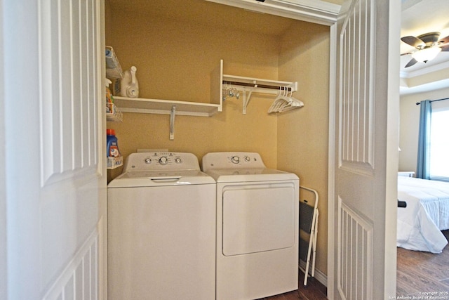 laundry room featuring a ceiling fan, laundry area, independent washer and dryer, and dark wood-style flooring