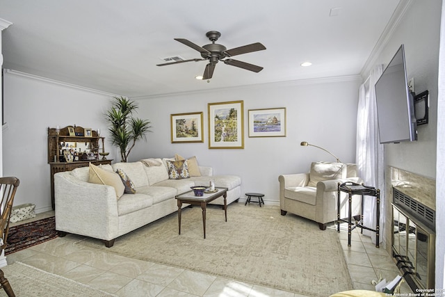 living room featuring recessed lighting, visible vents, ornamental molding, a ceiling fan, and baseboards