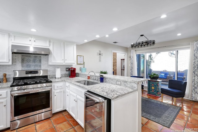 kitchen with range hood, a sink, gas range, beverage cooler, and a peninsula