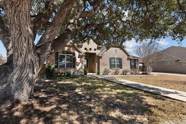 view of front of property featuring a front yard and brick siding