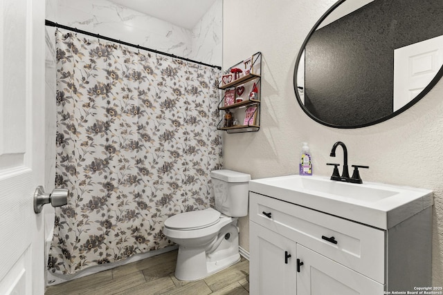 bathroom featuring wood tiled floor, a shower with shower curtain, vanity, and toilet