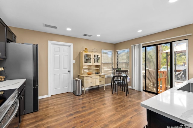 kitchen with baseboards, visible vents, dark wood-style flooring, and recessed lighting