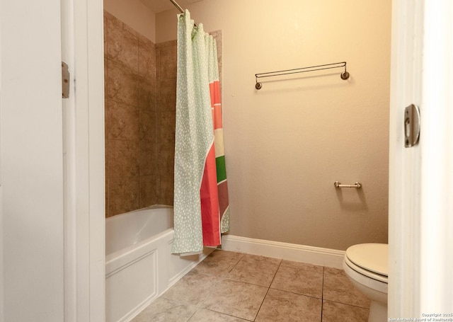 bathroom featuring toilet, tile patterned flooring, shower / bathtub combination with curtain, and baseboards