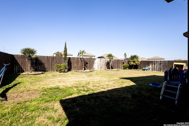 view of yard featuring a fenced backyard