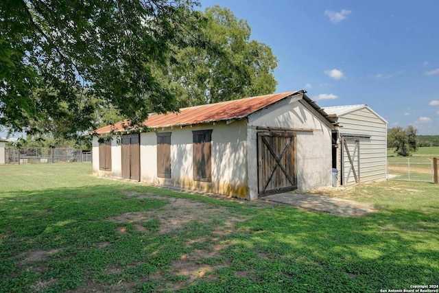 view of outdoor structure featuring an outdoor structure and fence