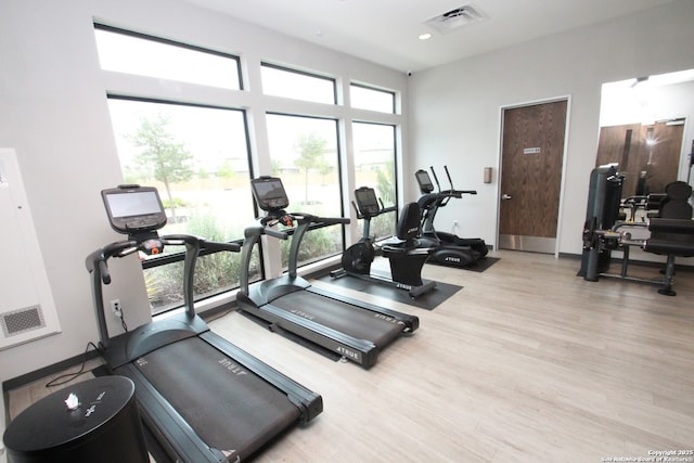 workout area with baseboards, wood finished floors, visible vents, and recessed lighting