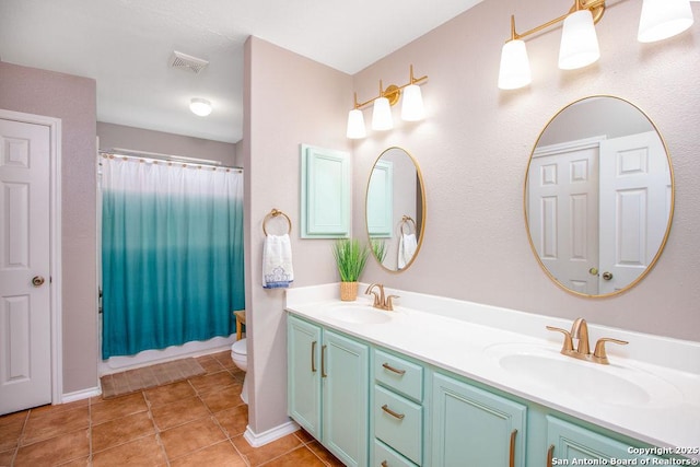 full bath featuring visible vents, a sink, toilet, and double vanity