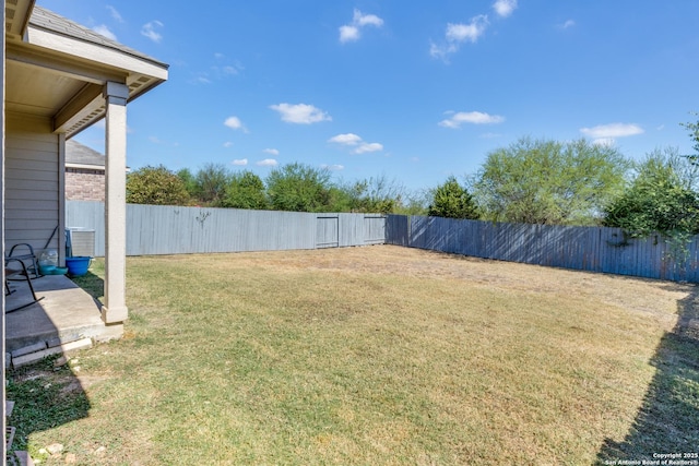 view of yard featuring a fenced backyard