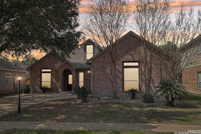 view of front of house with brick siding and a front yard